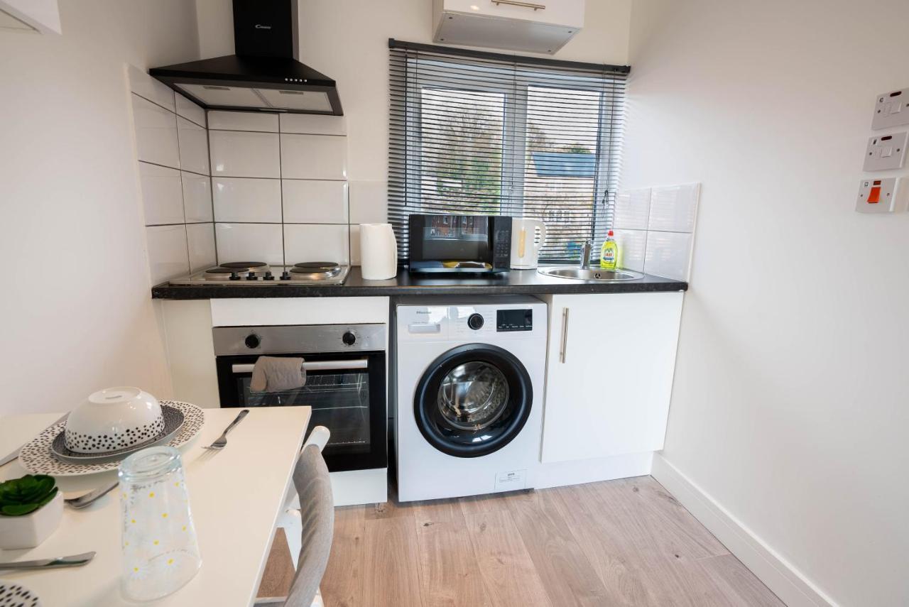 No 02 Studio Flat Available Near Aylesbury Town Station Екстериор снимка